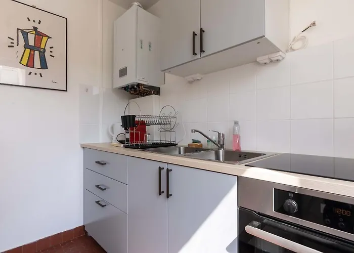 Bright 70m Cosy Near The شقة *