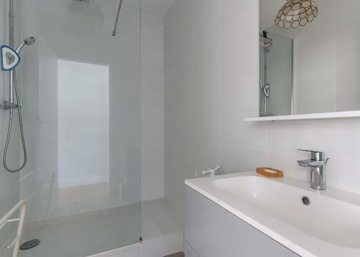 Bright 70m Cosy Near The آركاشو