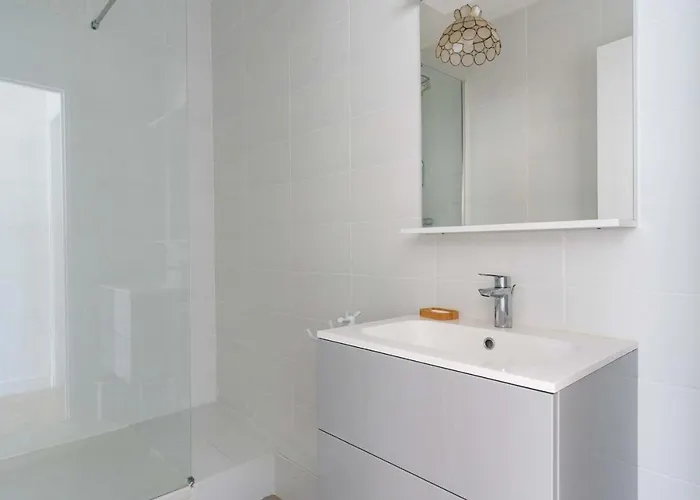 Bright 70m Cosy Near The شقة آركاشو