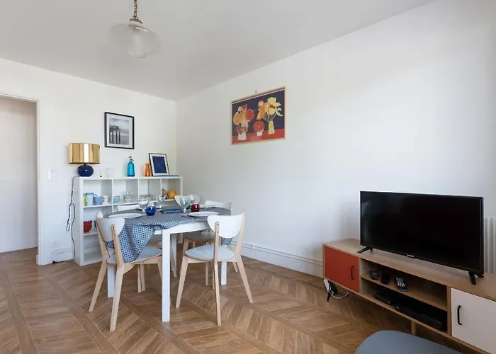 Διαμέρισμα Bright 70m Cosy Near The *